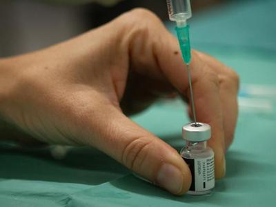 La Agencia Europea del Medicamento concluye que la vacuna AstraZeneca es “segura”